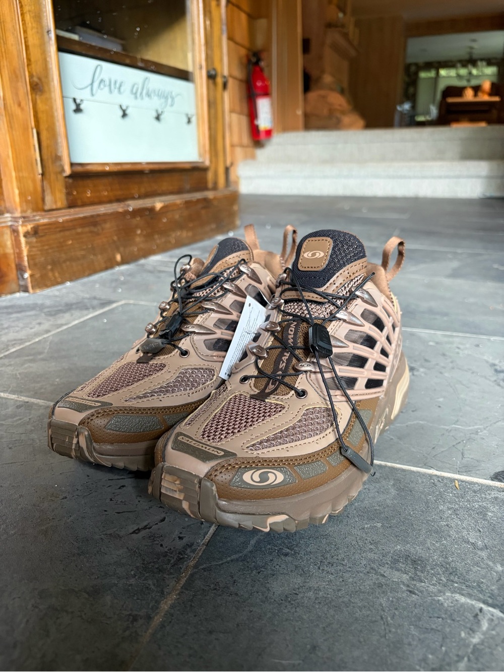 Salomon women’s Athletic Trail Shoes - Tan Brown - Picture 3 of 3